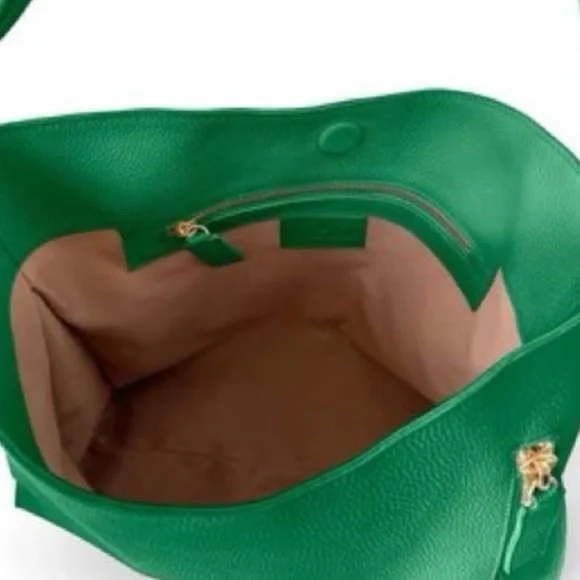 Tote Le Monde Florence Green Pebble
Leather Shoulder Bag ($595 Retail) - Picture 3 of 15
